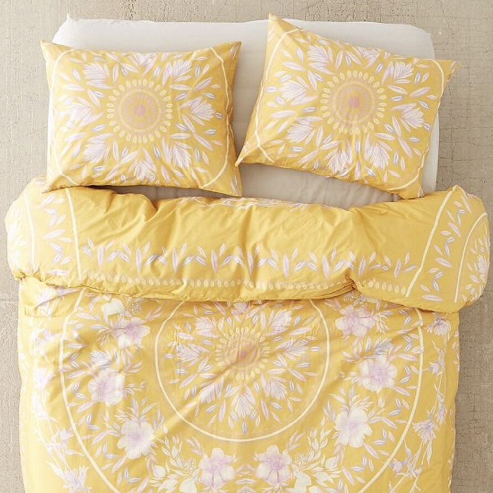 URBAN OUTFITTERS COMFORTER!